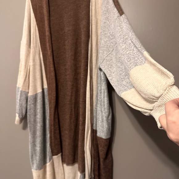 Boutique Lightweight Long Cardigan.Pictures do no justice.Gorgeous on M/L - Picture 6 of 6